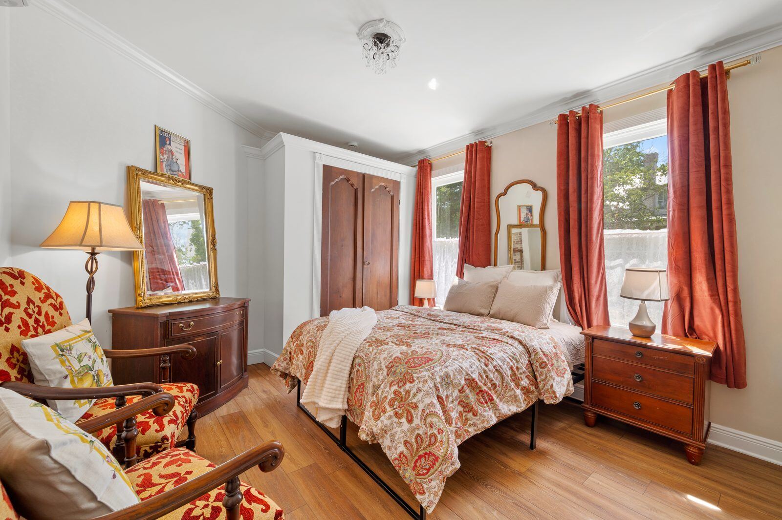 The burnt orange room at the Craven House